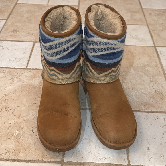 UGG and Pendleton classic short boot - Picture 2 of 7